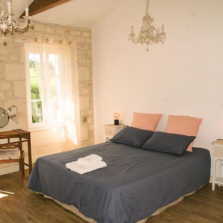 Appartement Entre Pierre Et Bois à Saint-Savinien Extérieur photo