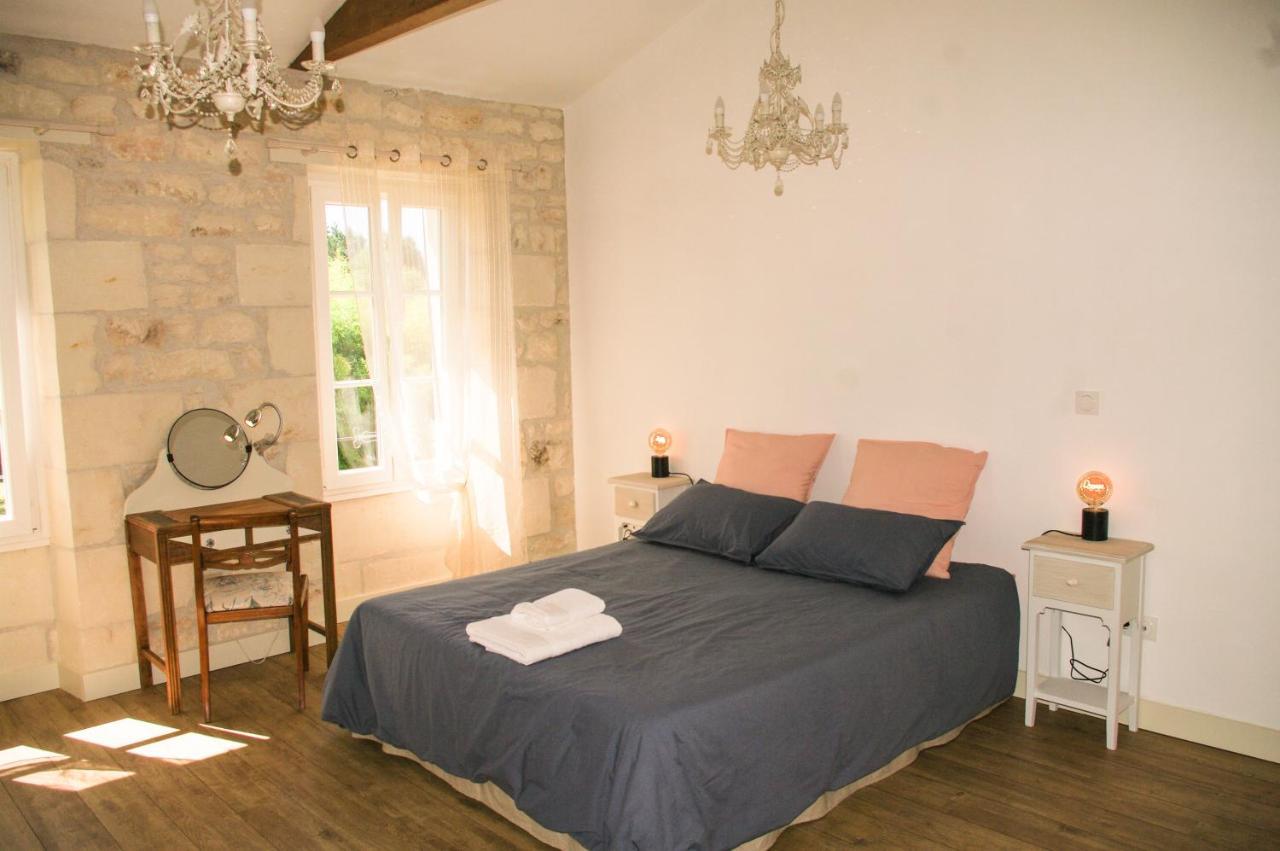 Appartement Entre Pierre Et Bois à Saint-Savinien Extérieur photo
