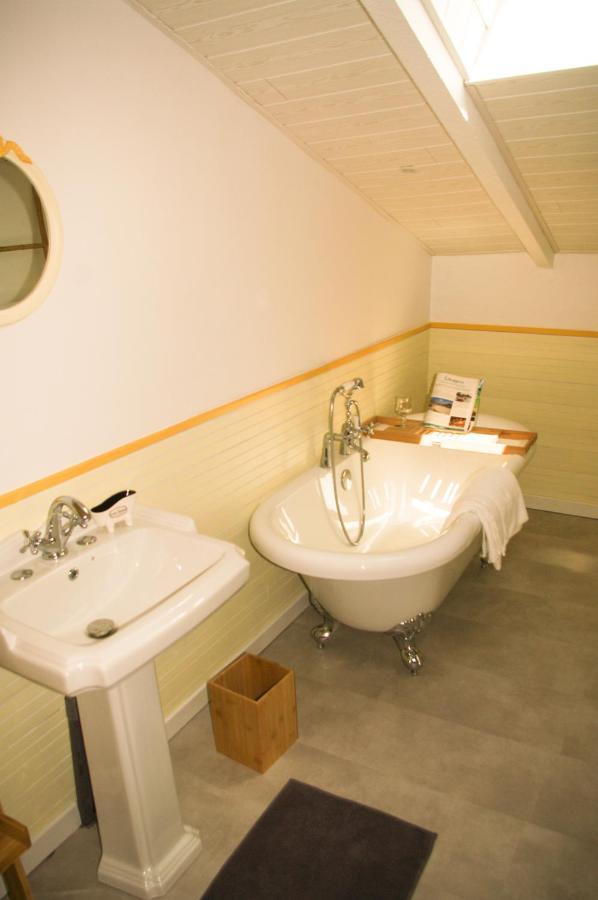 Appartement Entre Pierre Et Bois à Saint-Savinien Extérieur photo