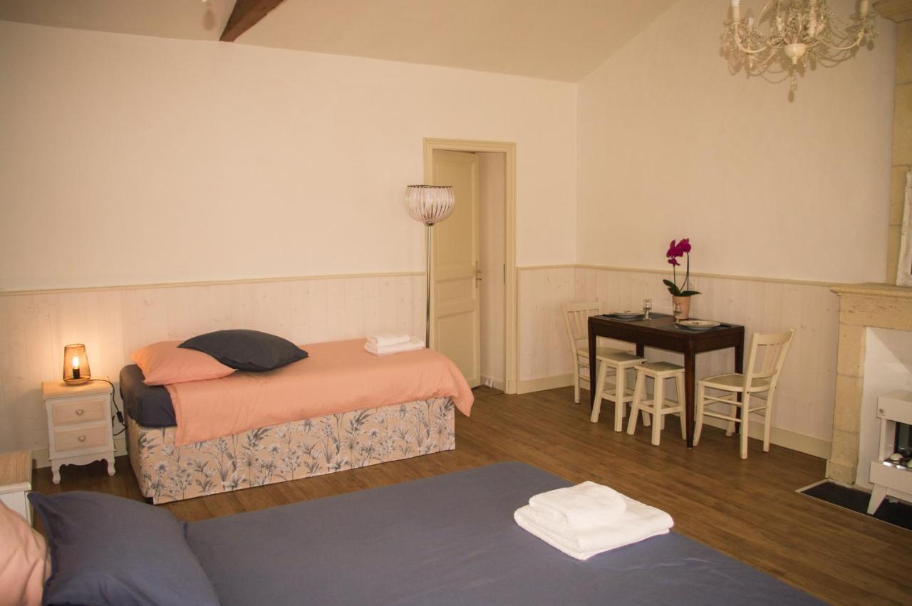 Appartement Entre Pierre Et Bois à Saint-Savinien Extérieur photo